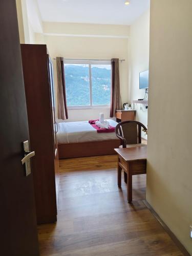 a hotel room with a bed and a window at Parasol Norling Hotel & Spa in Jāmb