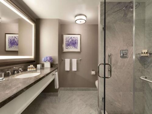 Koupelna v ubytování Fairmont Olympic Hotel