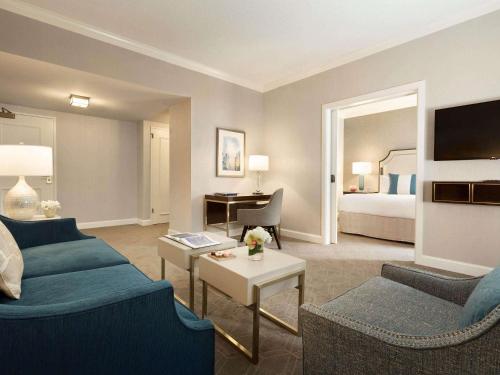 Postel nebo postele na pokoji v ubytování Fairmont Olympic Hotel