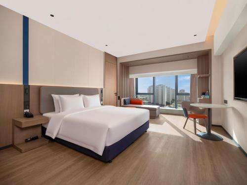 Ένα ή περισσότερα κρεβάτια σε δωμάτιο στο Holiday Inn Express Aksu by IHG