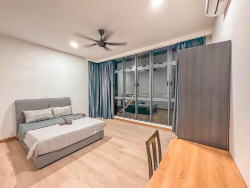 Ένα ή περισσότερα κρεβάτια σε δωμάτιο στο Starry x 3 Bedrooms l High Floor l Pool View l Netflix