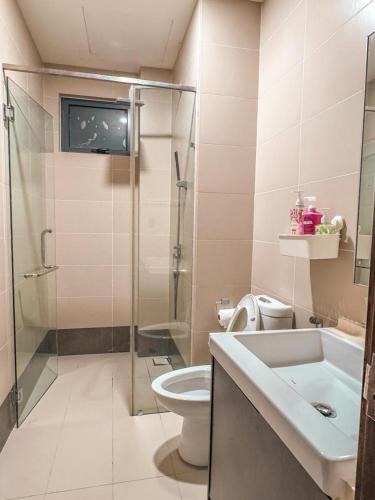 Bilik mandi di Starry x 3 Bedrooms l High Floor l Pool View l Netflix