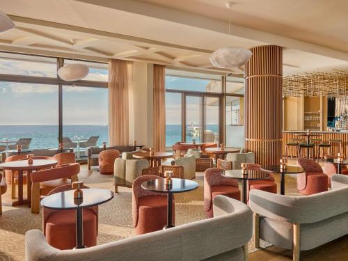 Nespecifikovaný výhled na moře nebo výhled na moře při pohledu z hotelu