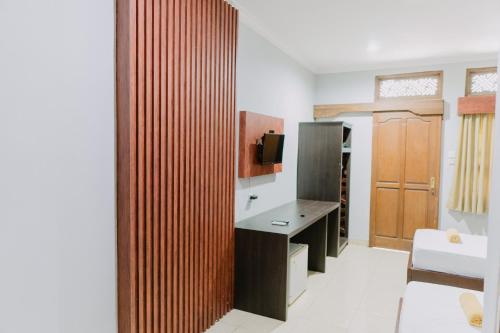 Dapur atau dapur kecil di Gemini Star Hotel Kuta