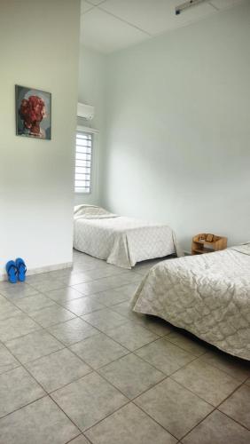 Postel nebo postele na pokoji v ubytování Seventh Lodge