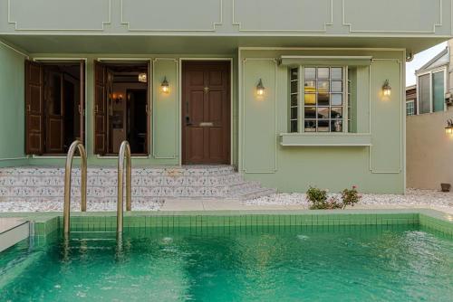 Bazén v ubytování Jeju Aewol Enoch Pool Villa nebo v jeho okolí