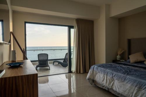 Postel nebo postele na pokoji v ubytování Sunlit & Sea View