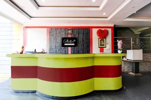 Lobi atau kawasan kaunter penerimaan di Super Collection O Tamando Jagannath Temple Formerly Hotel Blue Royal