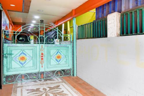 Fotografie z fotogalerie ubytování Hotel O Madhyamgram Railway Station Formerly Dolphin v destinaci Muragācha