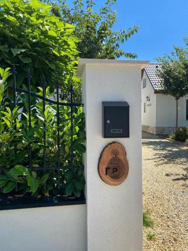 a box on a wall with a plaque on it at Deer Apartment in Lipí