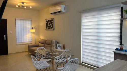 a living room with a table and chairs and a couch at Casa Bárbara Totalmente Nueva in Hermosillo