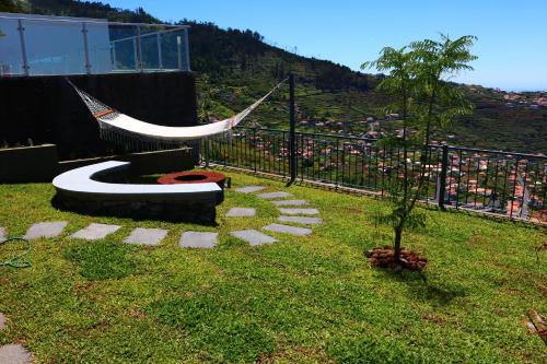Sodas prie apgyvendinimo įstaigos Casa da Caixeira