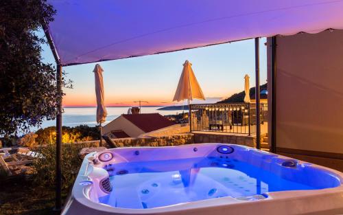 a jacuzzi tub with a view of the ocean at Hacienda Babina in Miholašćica