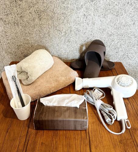 a wooden floor with a hair dryer and a hair brush at FujiBaseGotemba Sta 3-mins walk in Gotemba