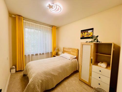 Ένα ή περισσότερα κρεβάτια σε δωμάτιο στο Spacious and Cozy 3BR Apartment, UB Downtown