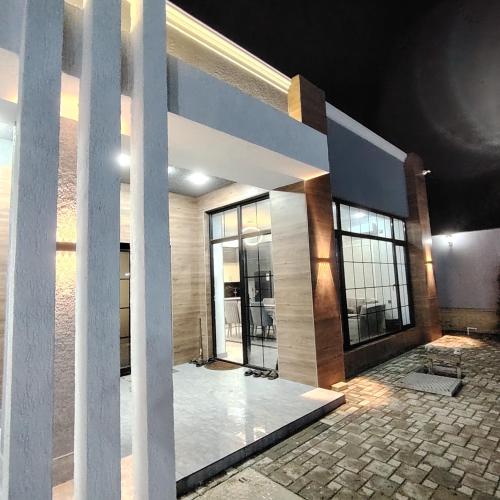 Gambar di galeri bagi Warm pool Suvalan di Baku