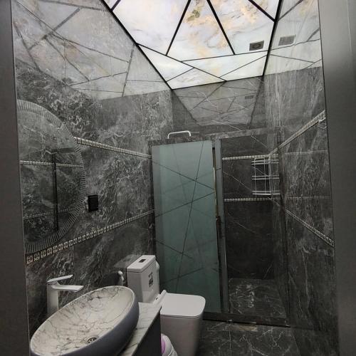 Warm pool Suvalan tesisinde bir banyo
