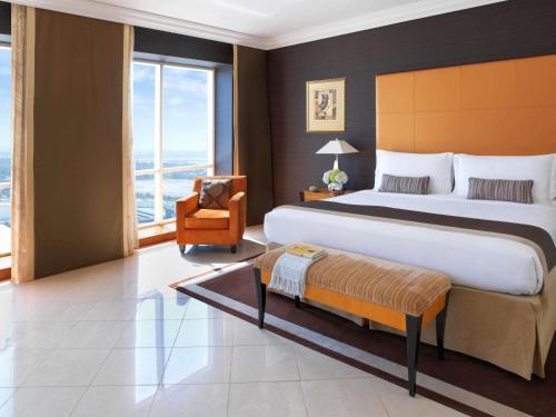 Ένα ή περισσότερα κρεβάτια σε δωμάτιο στο Fairmont Dubai