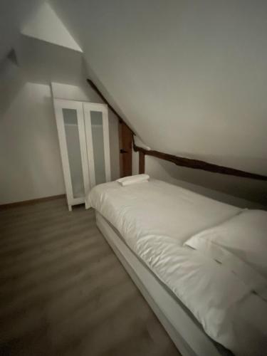 Postel nebo postele na pokoji v ubytování loft à la campagne