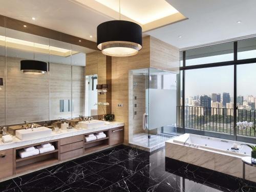 Ένα μπάνιο στο Fairmont Jakarta