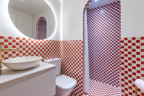 Exterior apartment—Color and comfort in Malasaña