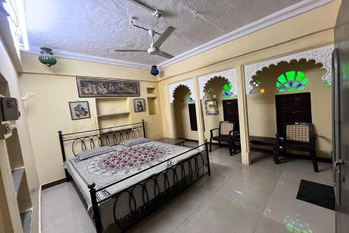 a bedroom with a bed in a room at Nukkad Guest House Near Lake Pichola in Udaipur