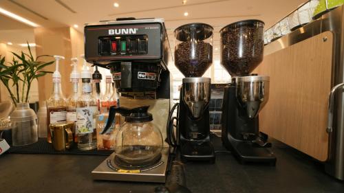 a coffee machine sitting on top of a counter at بنزرت للشقق المخدومة in Al Hofuf