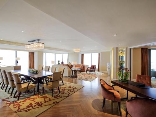 a dining room and living room with a table and chairs at Fairmont Yangcheng Lake in Kunshan