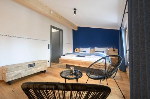a bedroom with a bed and two chairs at Haus Sternenhimmel in Oberammergau