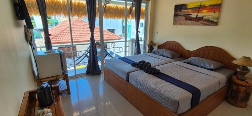 a bedroom with a bed and a balcony at Palika Sun House in Amphoe Koh Samui