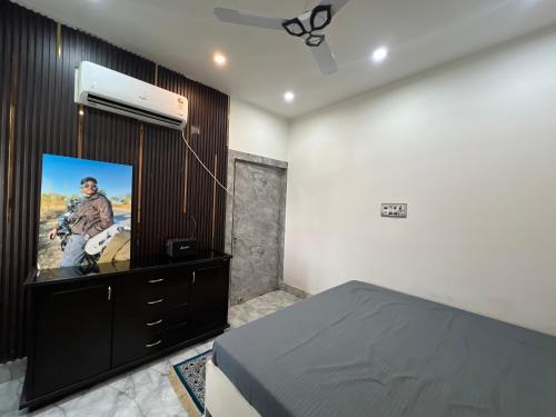 Μια τηλεόραση ή/και κέντρο ψυχαγωγίας στο Premium Stay with airbn