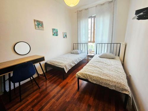 En eller flere senge i et værelse på Rooms Green Rydygiera 17 own room tv wifi