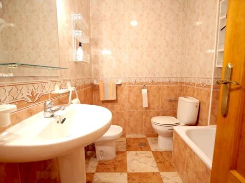 a bathroom with a sink and a toilet and a tub at Enjoy a stylish experience at this centrally-located place ! in Dublin