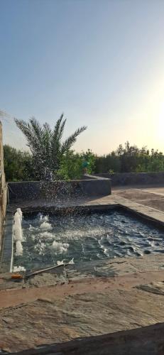Der Swimmingpool an oder in der Nähe von Atlas Agafay Horizon Marrakech Auberge & Luxury Suites