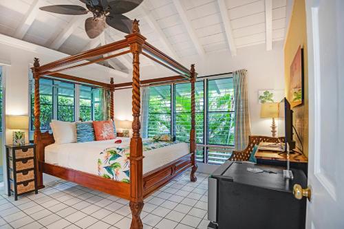 Postel nebo postele na pokoji v ubytování Big Island Retreat - No Resort Fees