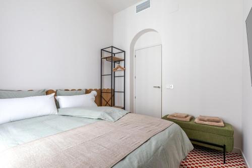 Exterior apartment—Color and comfort in Malasaña