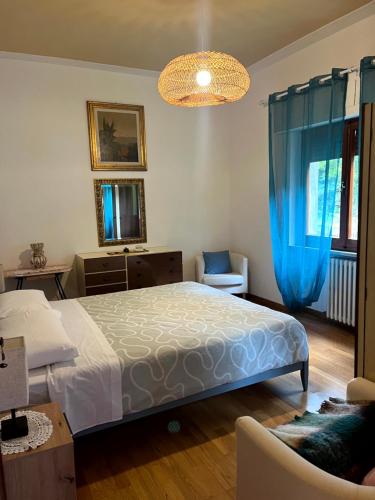 a bedroom with a bed and a chair in it at Villetta la Fortezza in Radicofani