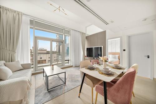 FIRST CLASS 2BR Modern Comfort in the City