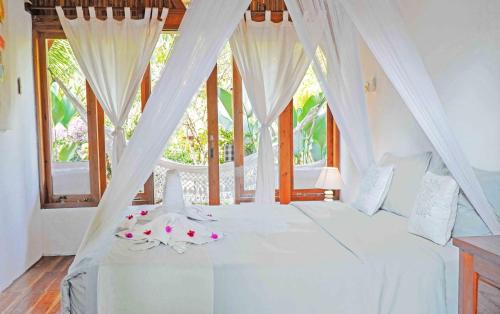 Кровать или кровати в номере Lagoona Beach Bungalows - Eco Stay