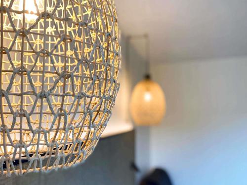Ein Sitzbereich in der Unterkunft ibis Styles Rennes Cesson