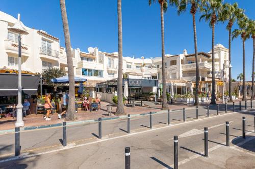 Puerto Marina Terrace Apartment, 1 min from the BEACH