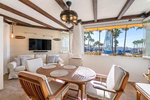 Puerto Marina Terrace Apartment, 1 min from the BEACH