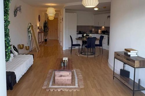 Χώρος καθιστικού στο Flat - Sleeps 4 - Parking - Balcony - Pet friendly