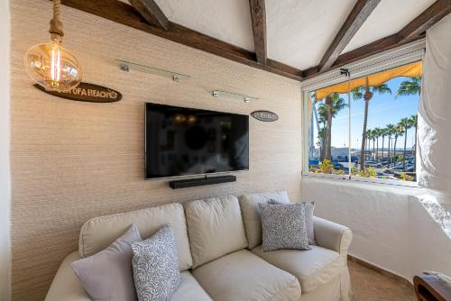 Puerto Marina Terrace Apartment, 1 min from the BEACH