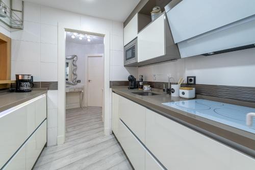 Puerto Marina Terrace Apartment, 1 min from the BEACH