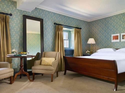 Postel nebo postele na pokoji v ubytování Carton House A Fairmont Managed hotel