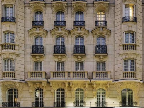 a tall building with many windows and balconies at Mercure Paris Gare De Lyon Opera Bastille in Paris