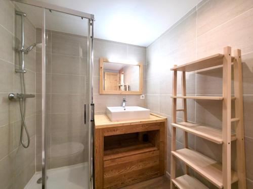 Ένα μπάνιο στο Appartement Maona calme en triplex