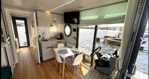 Azuria-Houseboat - Apartament na wodzie