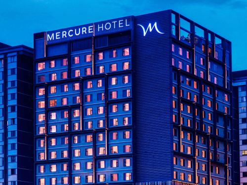 a building with the name of the morpheus hotel at Mercure Kuala Lumpur Glenmarie in Shah Alam